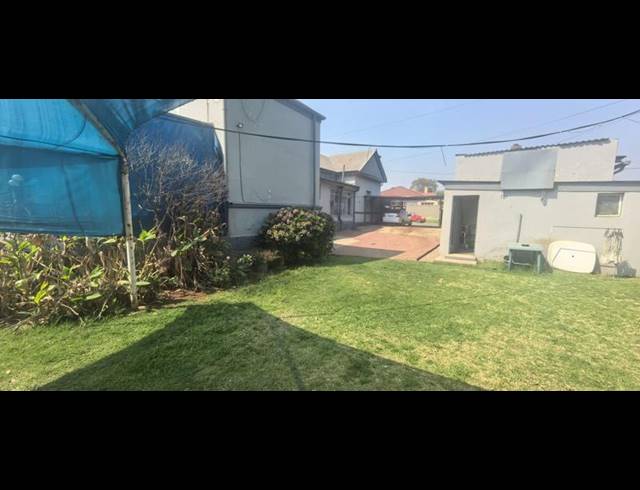 5 BEDROOM HOUSE FOR SALE IN ROODEPOORT CENTRAL